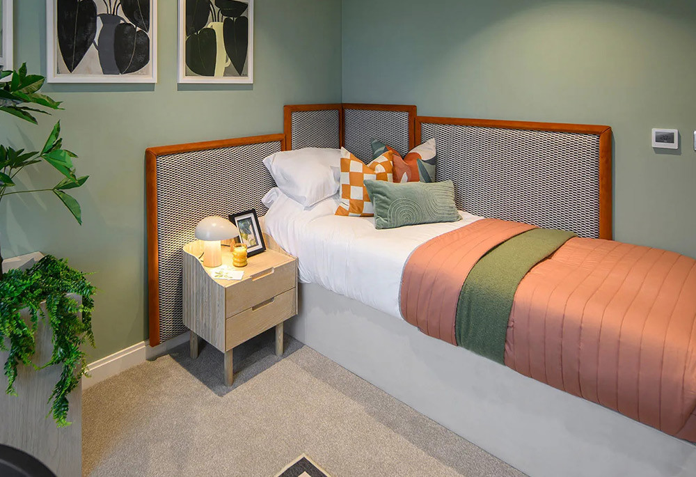 Bedroom view of Oval Village Image 3