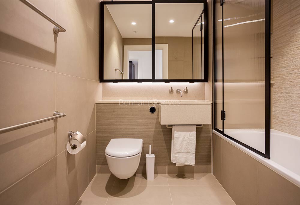 Bathroom view of Prince of Wales Drive Image 1