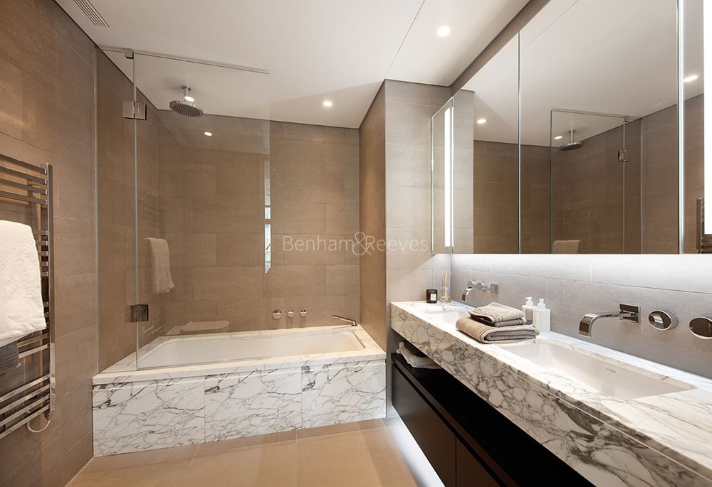 Bathroom view of Principal Tower Image 2