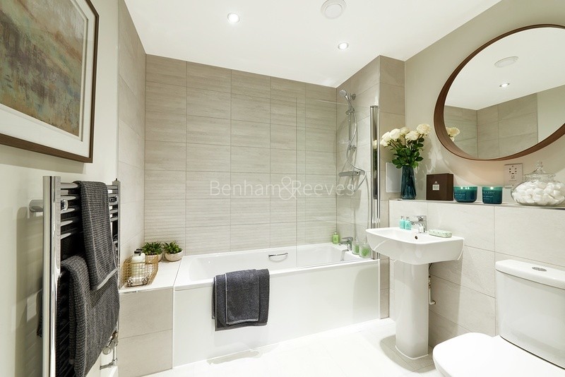 Bathroom view of Regency Heights Image 1