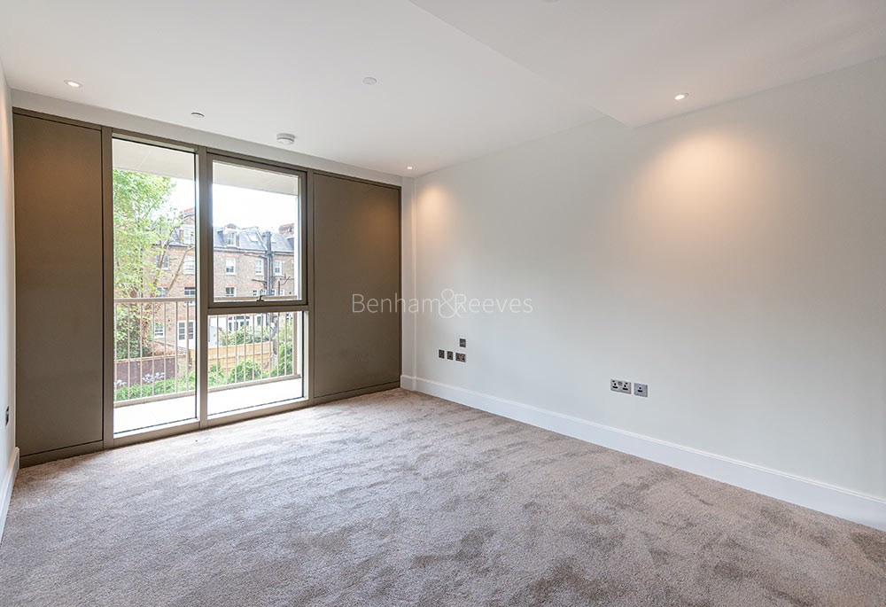 Bedroom view of Royal Warwick Square Image 1