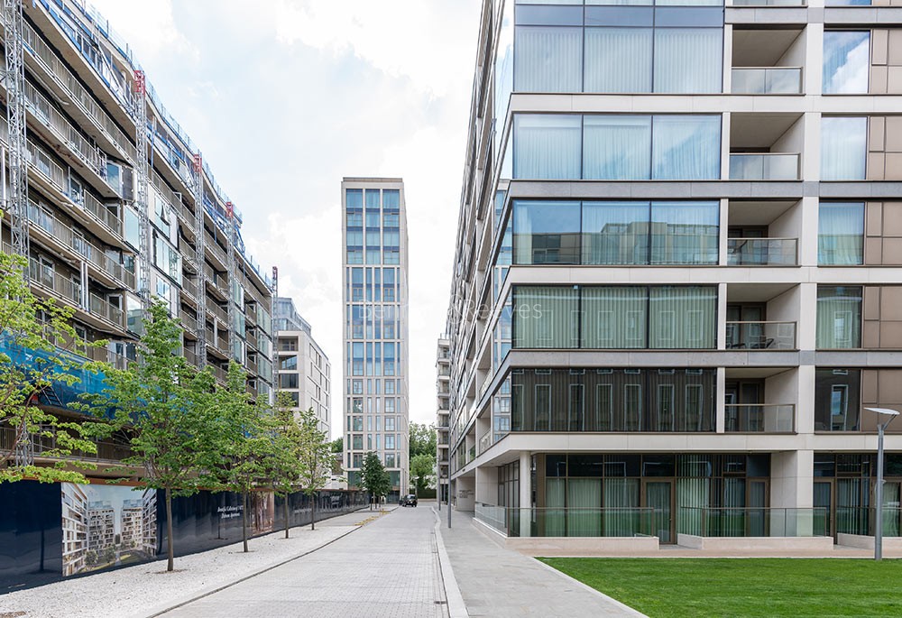 Exterior view of Royal Warwick Square Image 1
