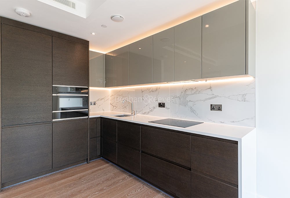 Kitchen view of Royal Warwick Square Image 1