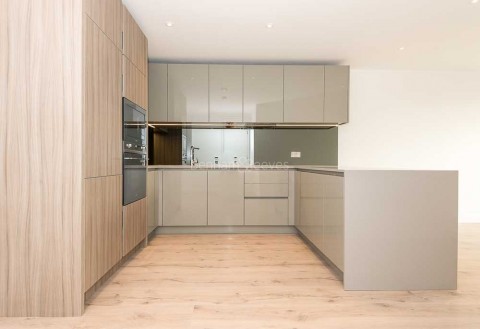 Kitchen view of Smithfield Square Image 1