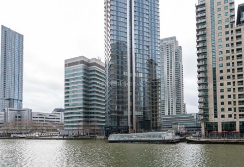 Exterior view of South Quay Plaza Image 3