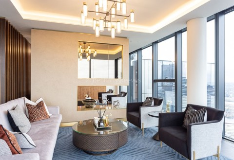 Reception view of South Quay Plaza Image 2