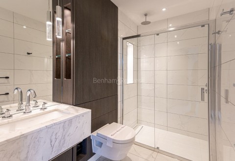 Bathroom view of Sovereign Court Image 1