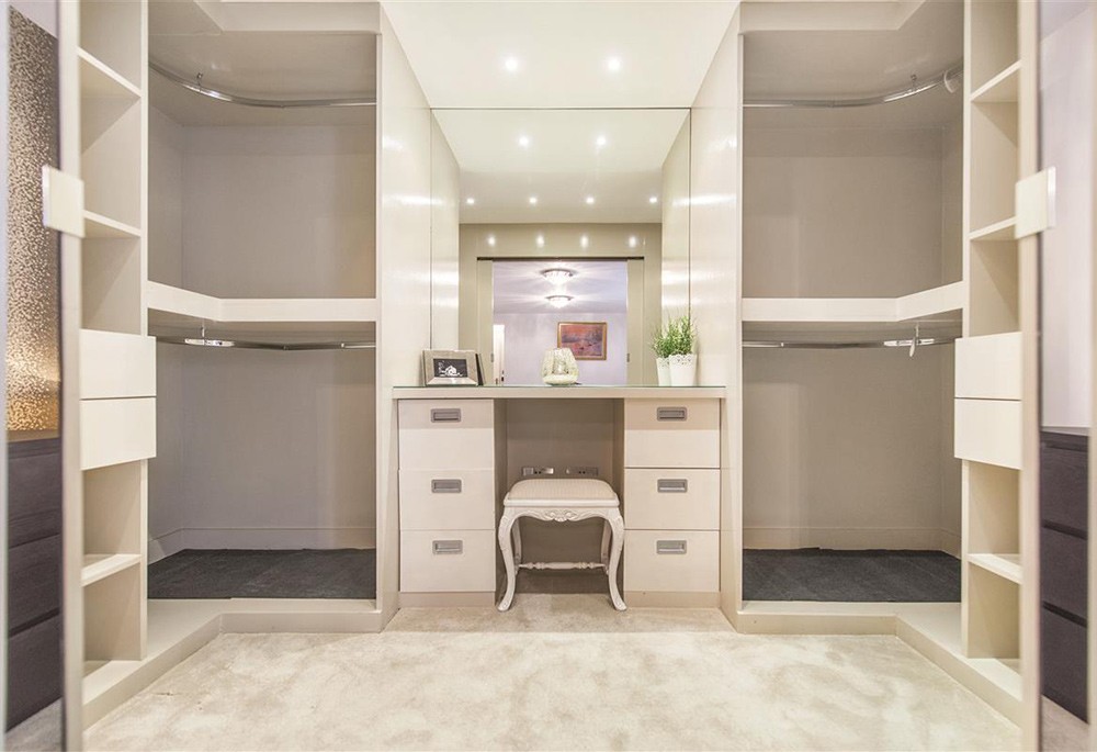 Bedroom view of The Avenue Image 6