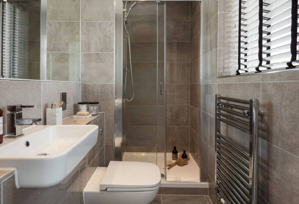 Bathroom view of Granville Gardens Image 1