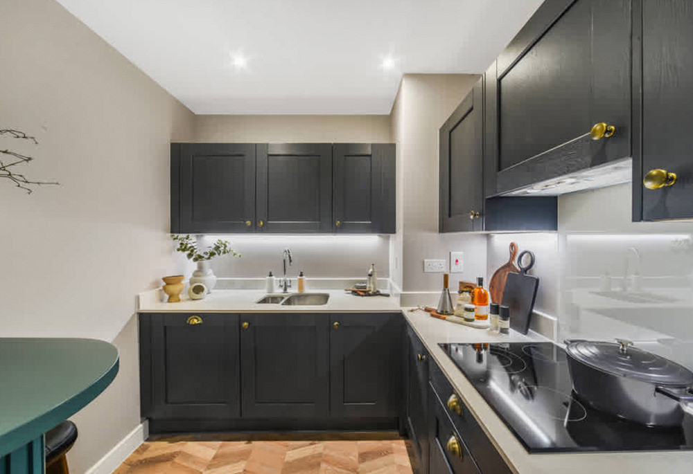 Kitchen view of King George’s Gate Image 1