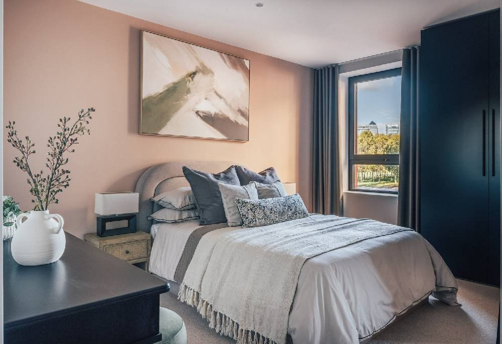 Bedroom view of Peninsula Gardens Image 1
