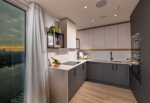 Kitchen view of Woodberry Down Image 2